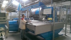 Opérateur sur le centre de pliage électrique PRIMA POWER