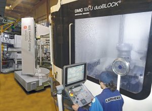 La cellule flexible avec le robot ERD 500, le CU bipalette et les 5 magasins de stockage