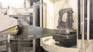 Chargement palette MTS sur bipalette : le robot positionne une palette de 700X700 pouvant atteindre jusqu’à 500kg