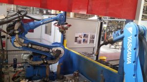 La cellule autonome comportant deux robots Yaskawa