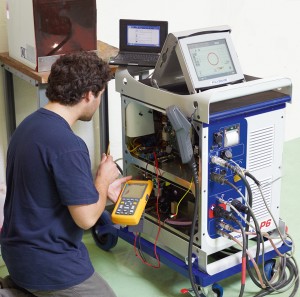 Mesure et vérification de carte électronique pendant une opération de maintenance sur un générateur Polysoude