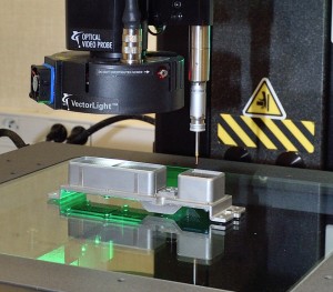 Mesure de connecteur aéronautique sur SmartScope nécessitant optique laser et contact 
