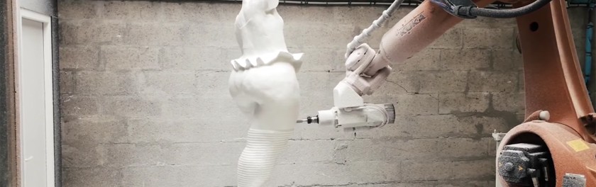 Le robot Kuka de NC Décor en train d‘usiner une sculpture pour un futur décor