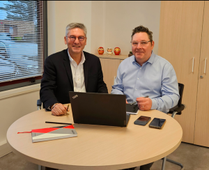 À gauche, Marc Pellegrinelli, directeur de MMC Metal France. À droite, Raphaël Bienvenu, responsable du Département technique chez MMC Metal France